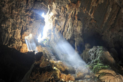 Grottes karstiques du nord Laos